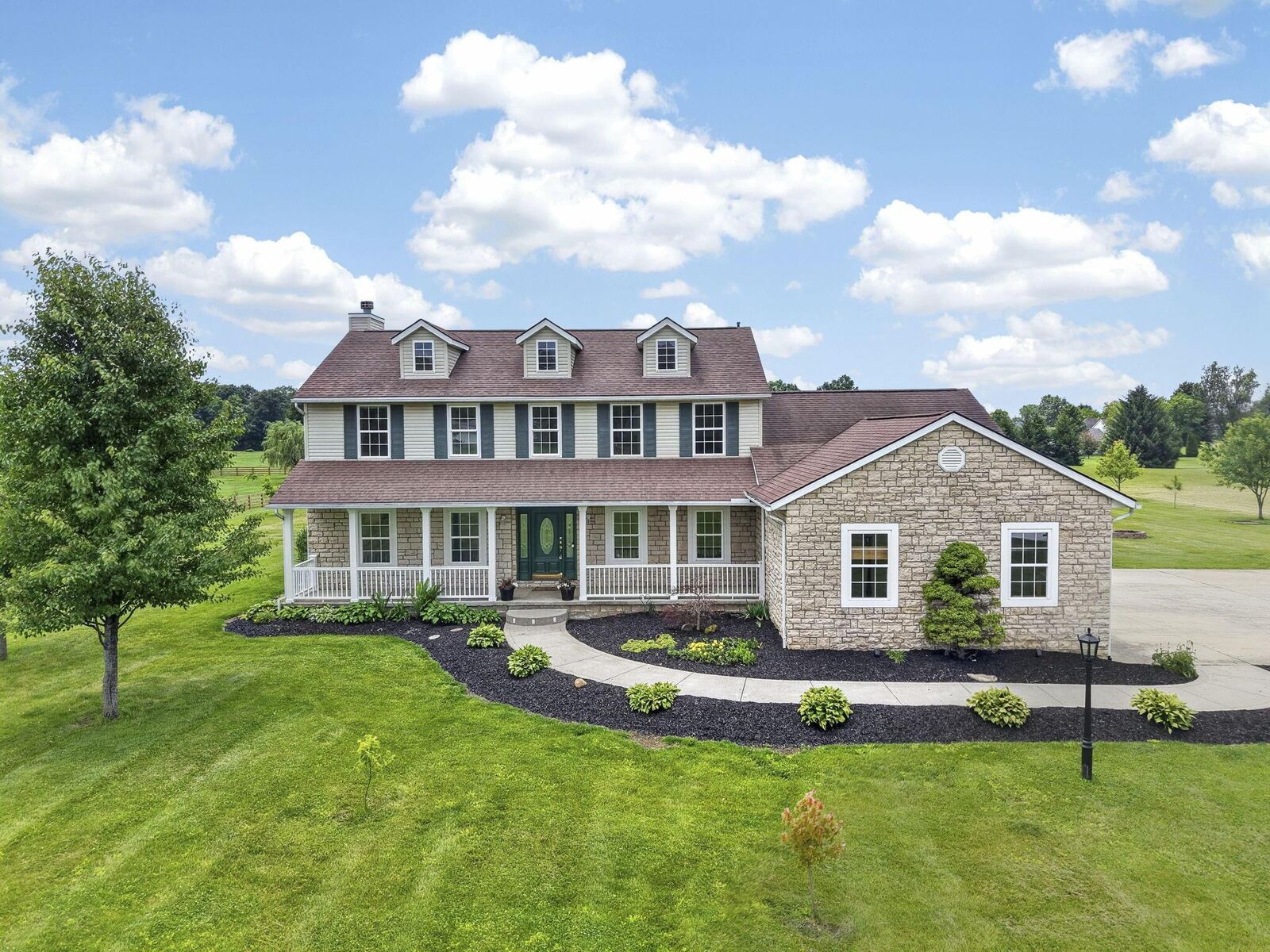 Property Photo:  421 Warrenpoint Lane  OH 43062 