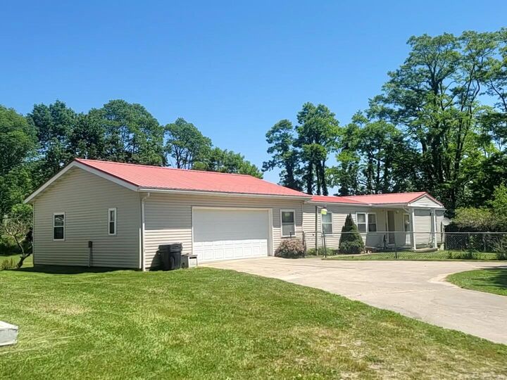 Property Photo: 8027 Township Road 83 OH 44813