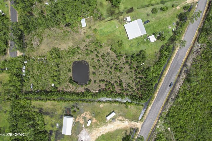 Property Photo: 304 Chestnut Way FL 32404