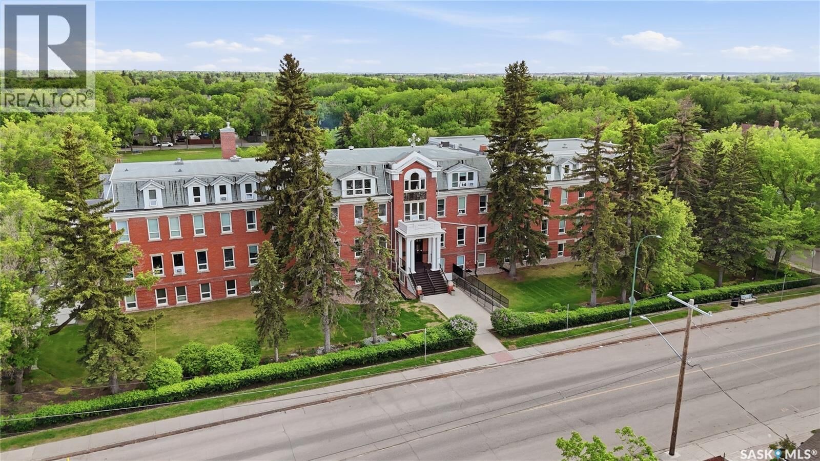 Property Photo: 303 3225 13th Street SK S4T 1P5