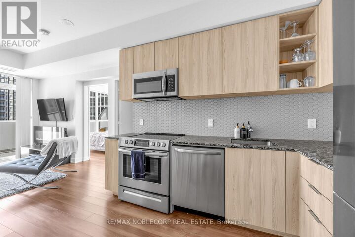 Property Photo:  30 Ordnance Street 1705  ON M6K 0C8 