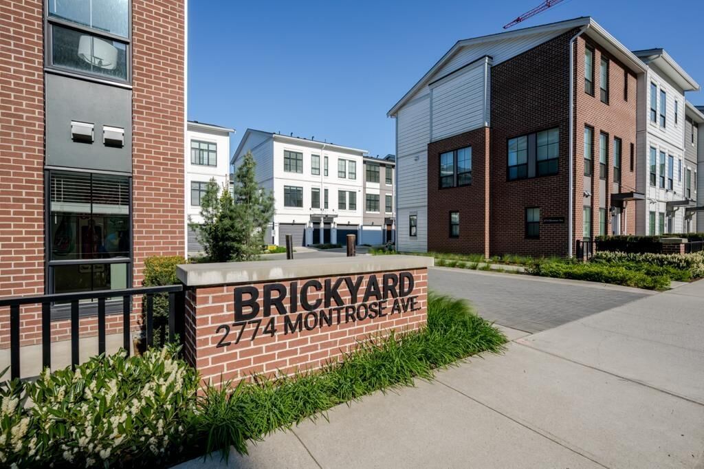 Property Photo:  2774 Montrose Avenue 35  BC V2S 0N4 