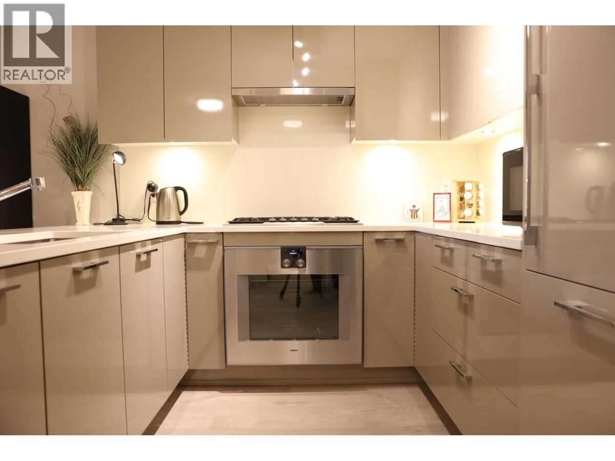 Property Photo:  4488 Cambie Street 306  BC V5Y 0M2 