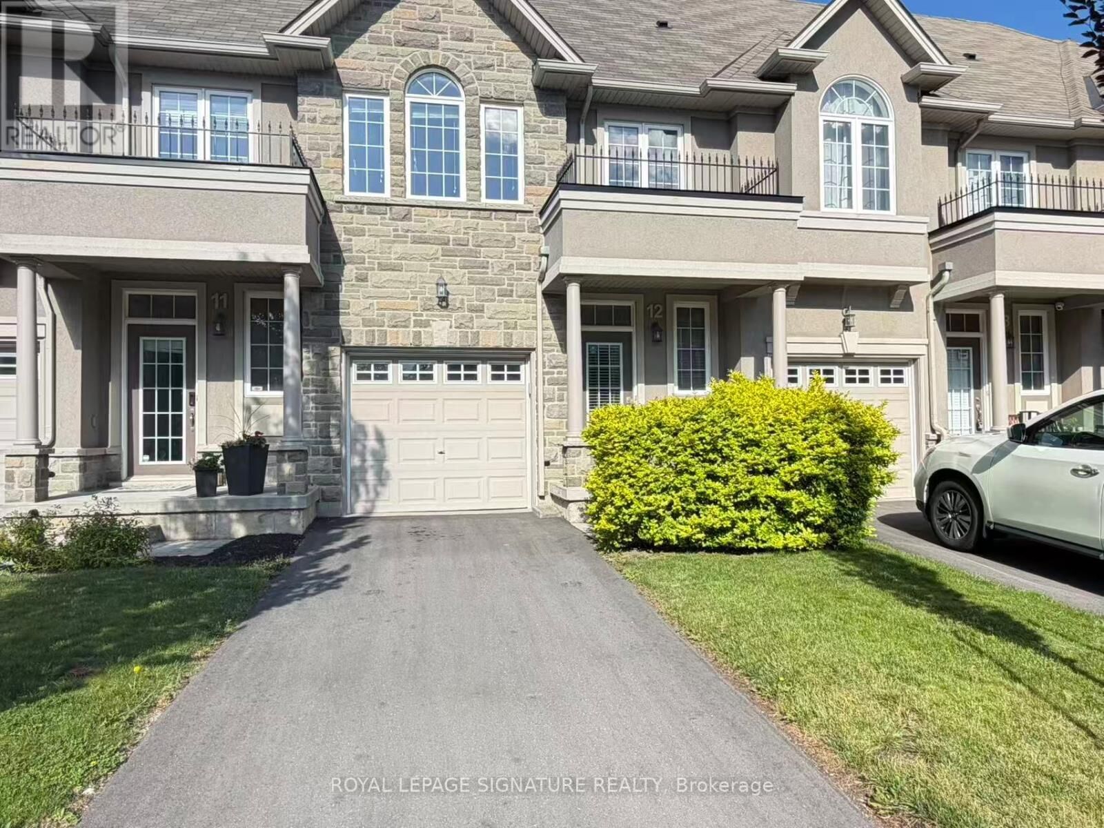 Photo de la propriété:  370 Stonehenge Drive 12  ON L9K 0H9 