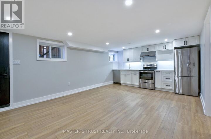Property Photo:  28 Florence Drive Unit 2  ON L6K 1V6 