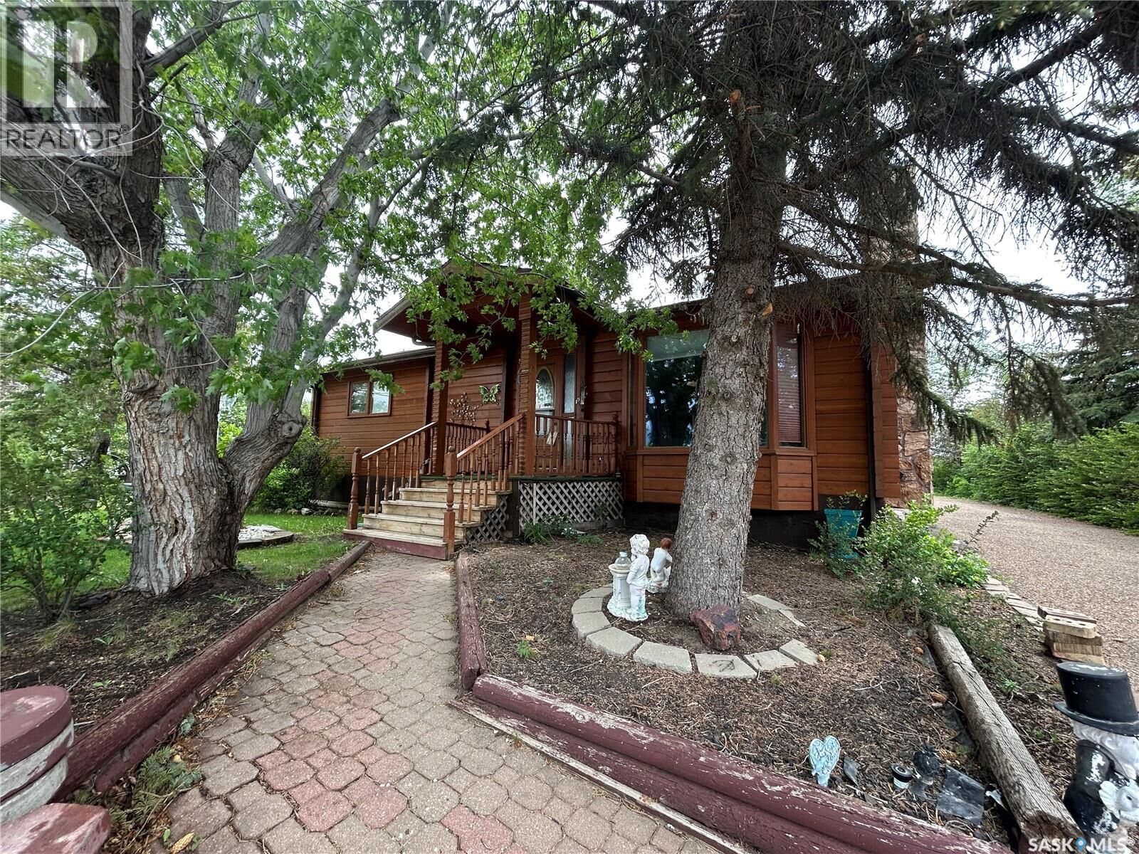 Property Photo:  221 1st Street W  SK S0H 0Z0 