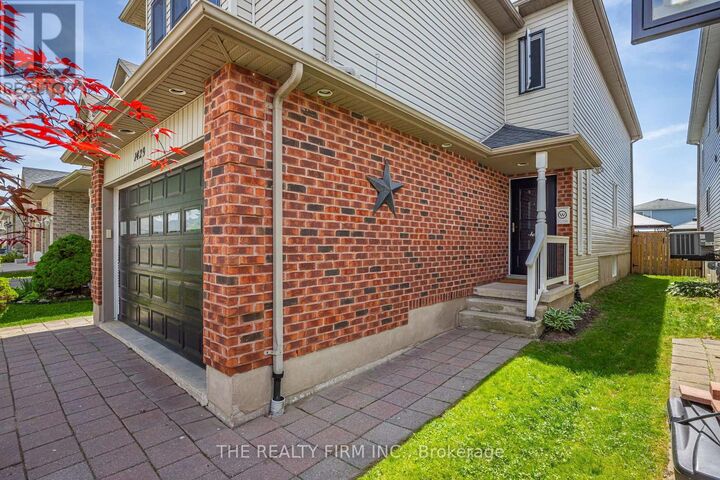 Property Photo:  1429 Aspenridge Crescent  ON N5Y 5N2 