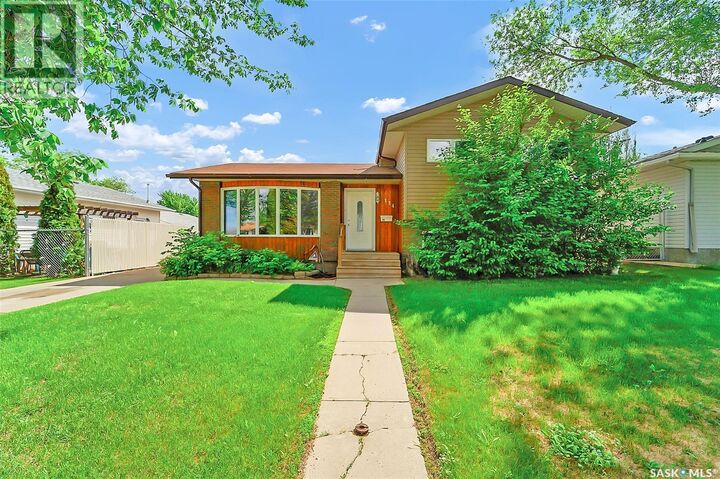 Property Photo:  134 Devonshire Crescent  SK S7L 5V7 