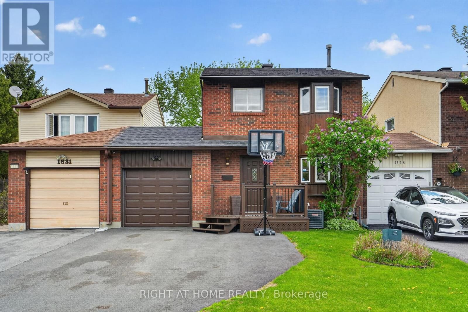 Property Photo:  1633 Lafrance Drive  ON K1E 2L7 
