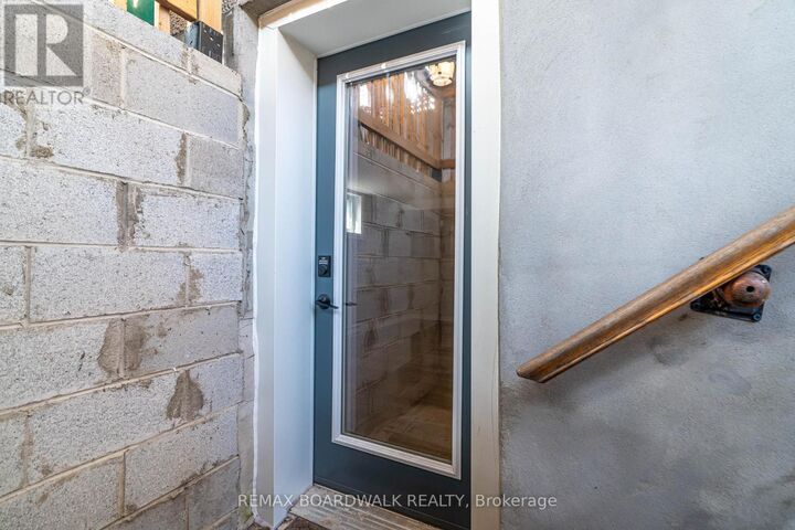 Property Photo:  948 Parkhurst Boulevard B  ON K2A 3M9 