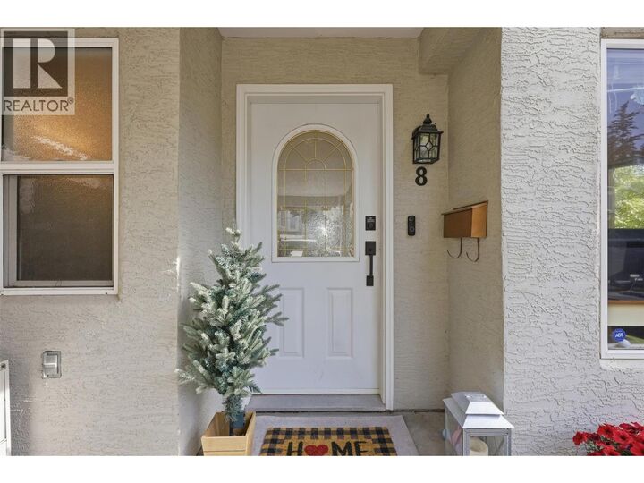 Property Photo:  411 Aberdeen Drive 8  BC V1S 1X2 