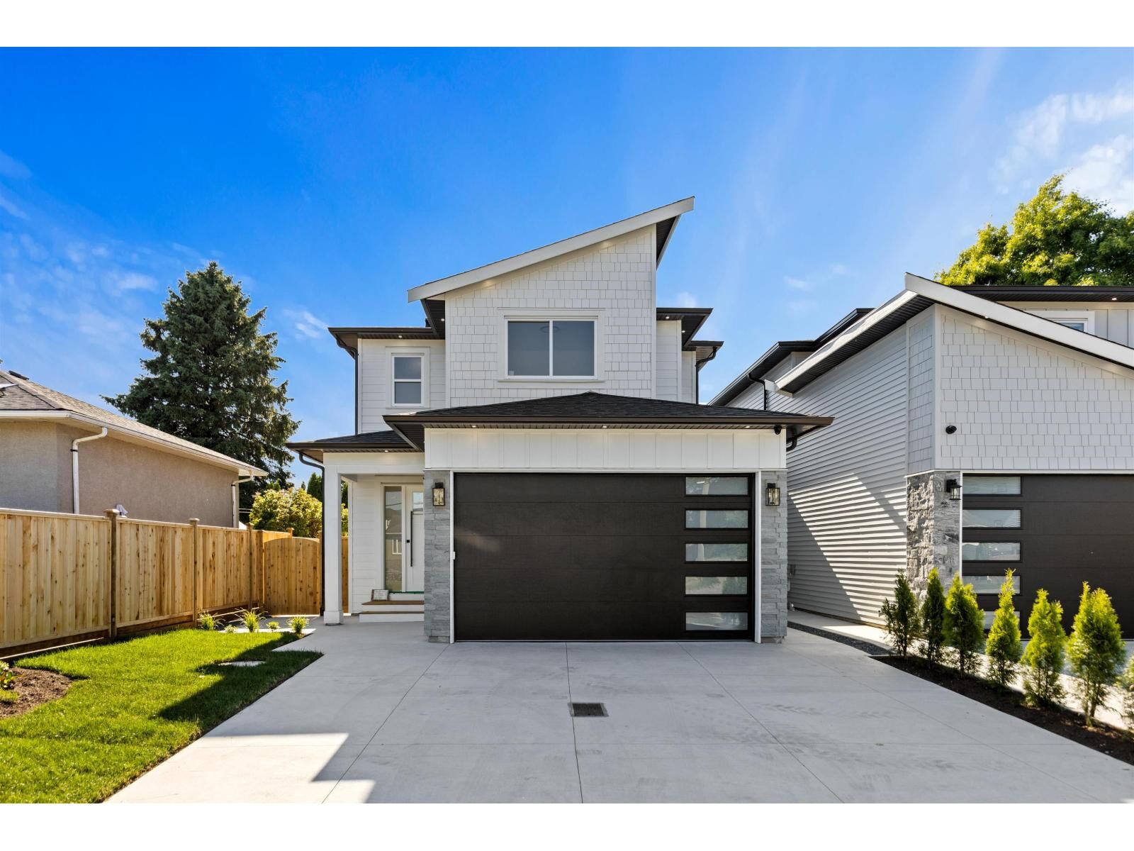 Photo de la propriété:  7531 Dunsmuir Street A  BC V2V 4B5 