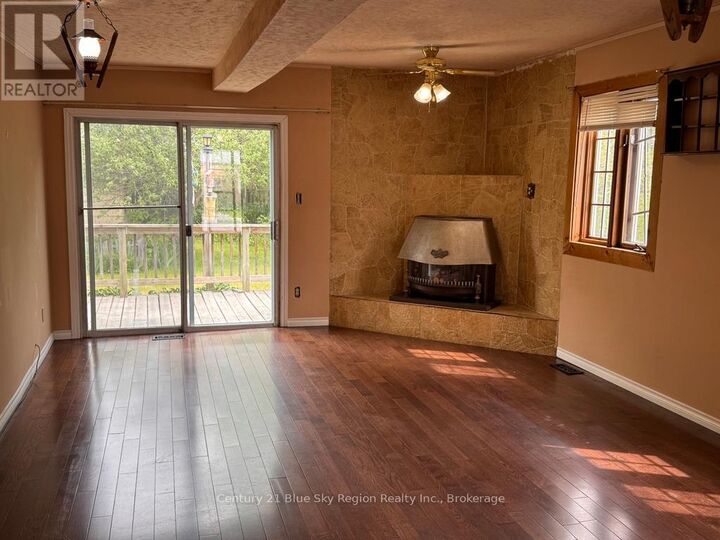 Property Photo: 1528 Cassells Street ON P1B 4C4