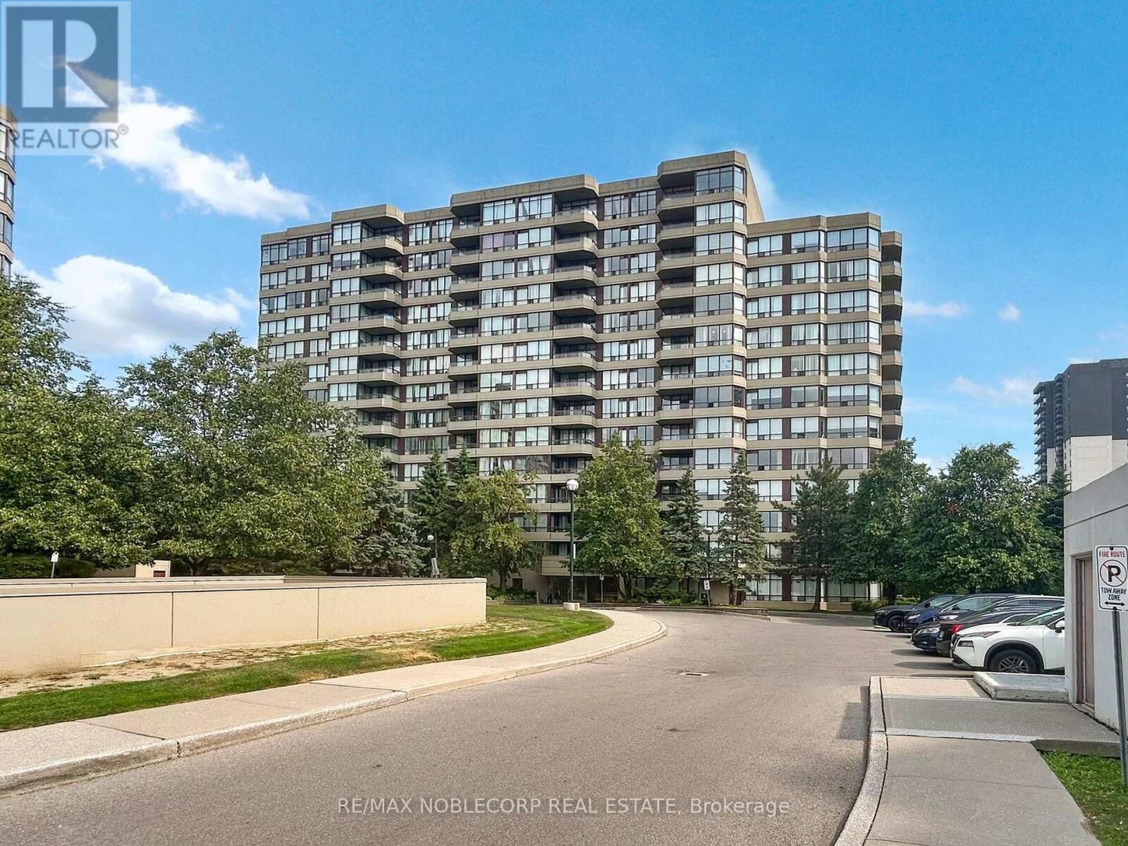 Property Photo:  91 Townsgate Drive 312  ON L4J 8E8 