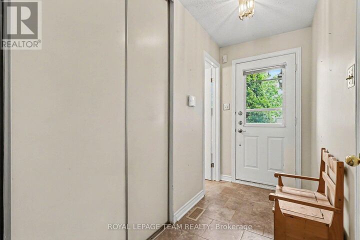 Property Photo:  36 Southport Drive  ON K1T 3E7 