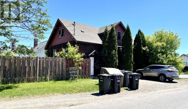 Property Photo:  279 Frederica Street W  ON P7E 3W5 