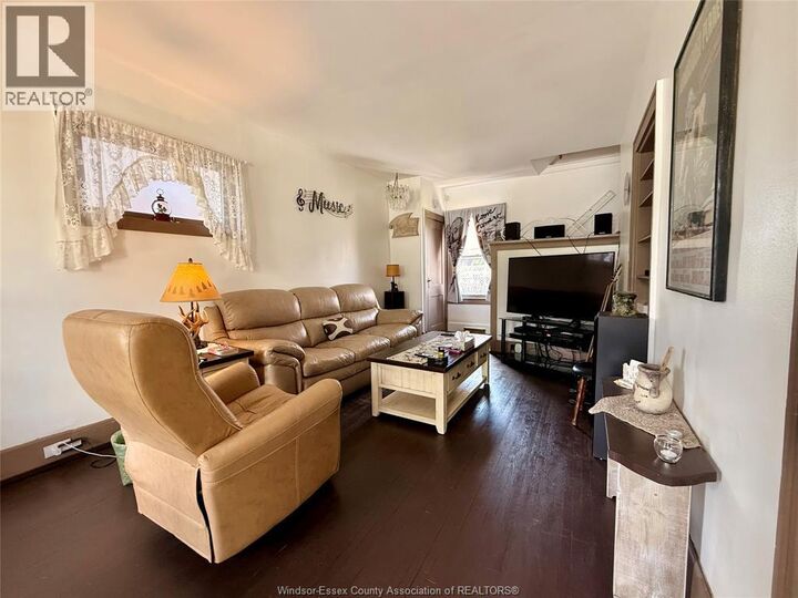 Property Photo: 382 Pine Street ON N9A 6E2