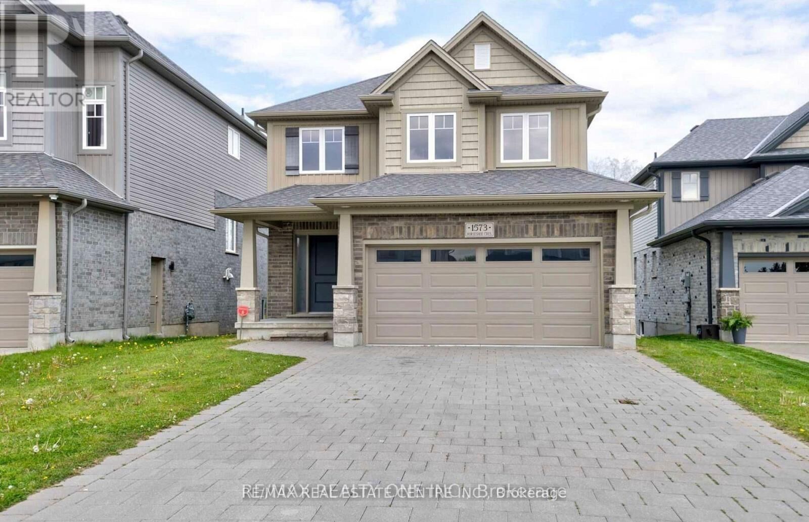 Property Photo:  1573 Horseshoe Crescent Lower  ON N5X 0L3 