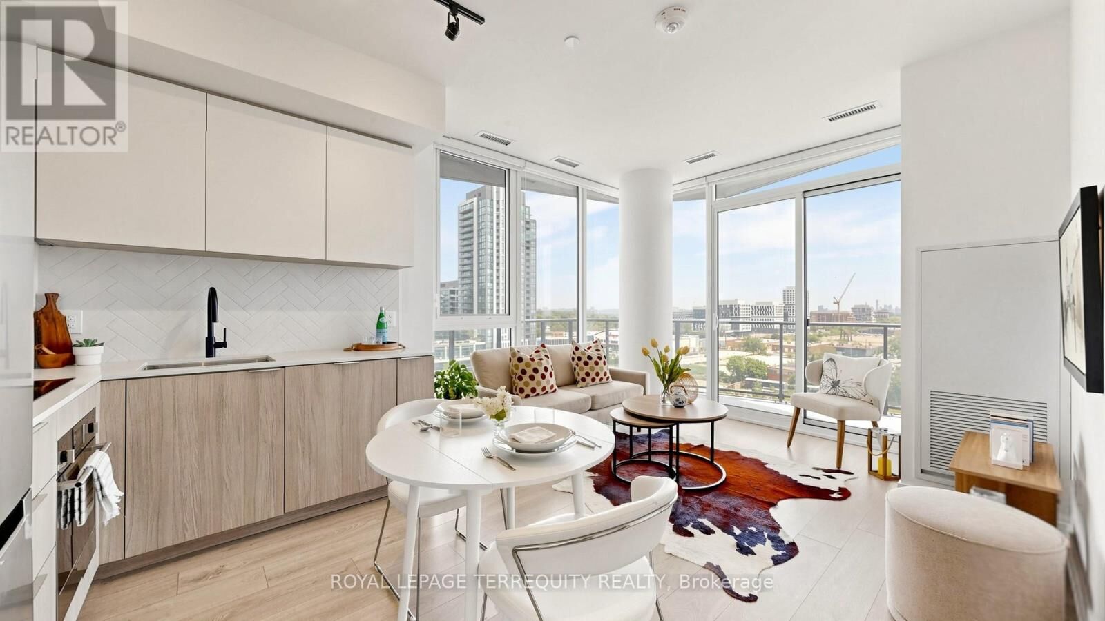 Property Photo:  36 Zorra Street 904  ON M8Z 0G5 