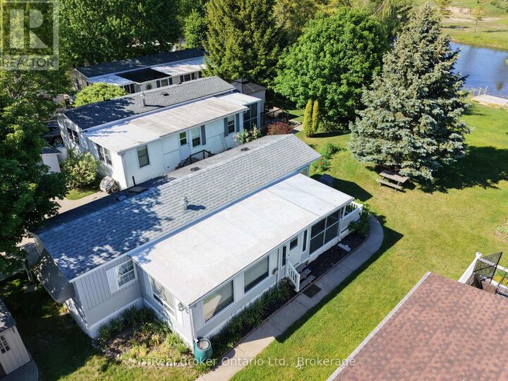 Photo de la propriété:  13 Southline Avenue M39  ON N2Z 2X5 