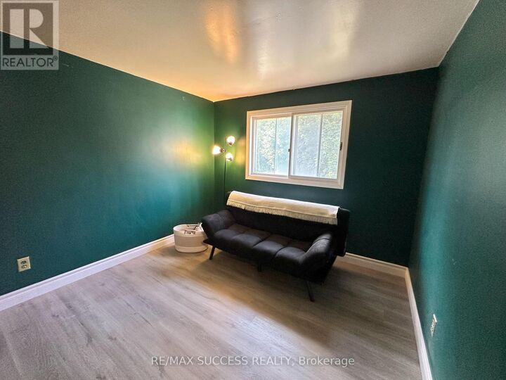 Property Photo: 571 Minette Circle ON L5A 3B9