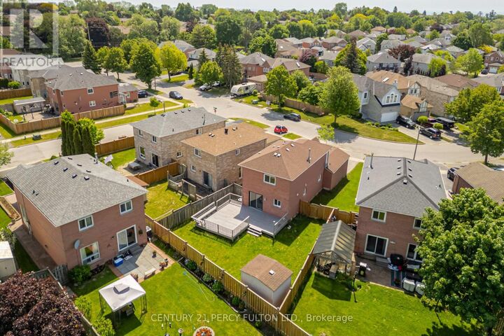 Photo de la propriété: 611 Atwood Crescent ON L1W 3W7