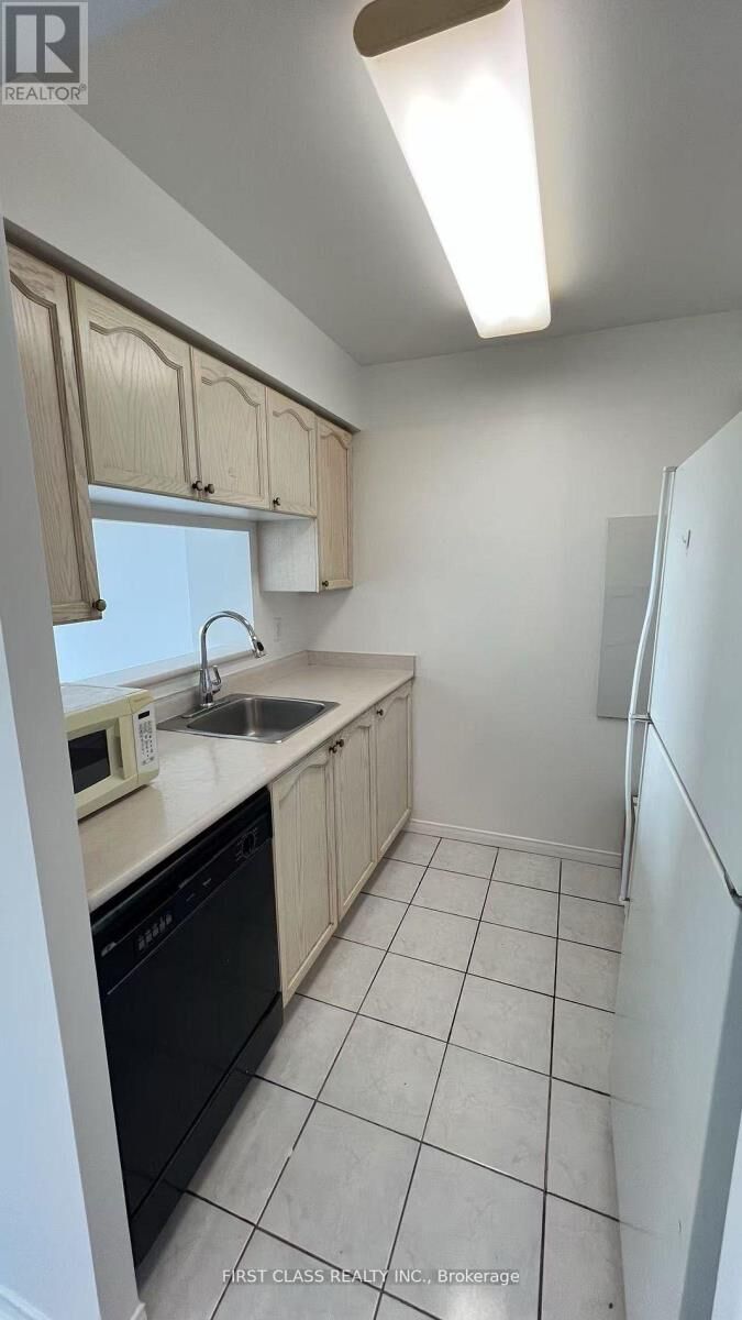 Property Photo:  1 Pemberton Avenue 1605  ON M2M 4L9 