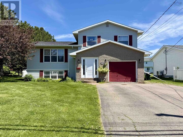 18 Fletcher Drive — photo 1