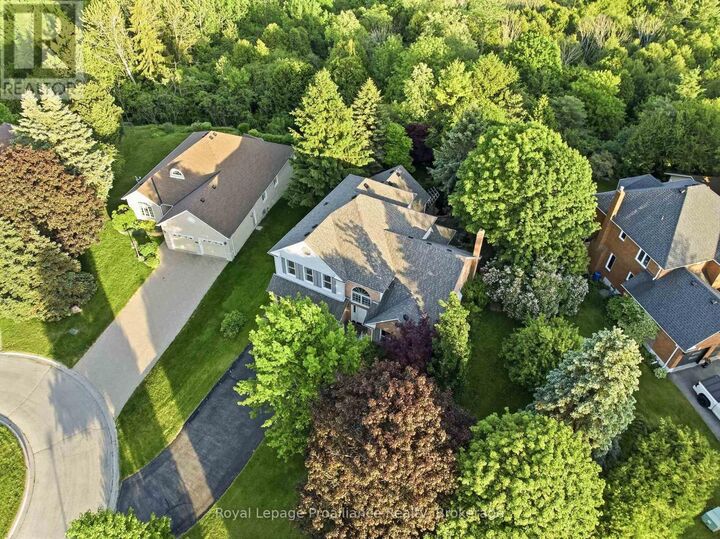 Property Photo:  11 Gibson Place  ON L1A 4G8 