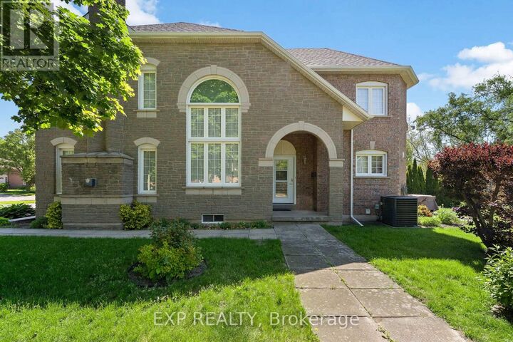 Property Photo:  3 Madison Court East  ON L3C 7G3 