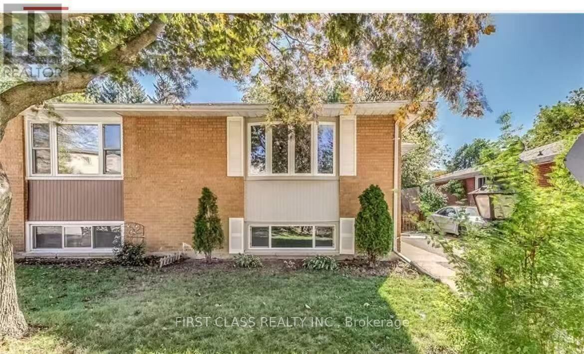 Property Photo: 657 Sevilla Park Place ON N5Y 4H9