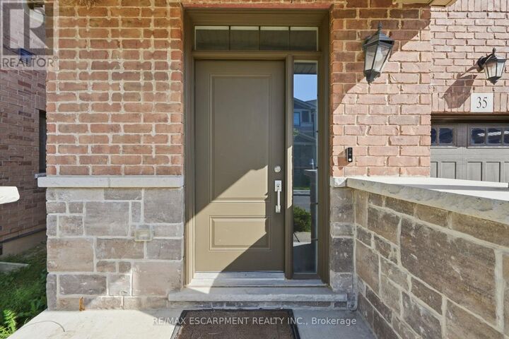 Property Photo:  35 Pelican Lane  ON L8K 0A4 