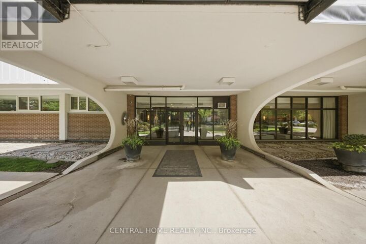 Property Photo:  30 Gloucester Street 1110  ON M4Y 1L6 
