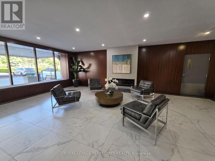 Property Photo:  50 Inverlochy Boulevard 804  ON L3T 4T6 