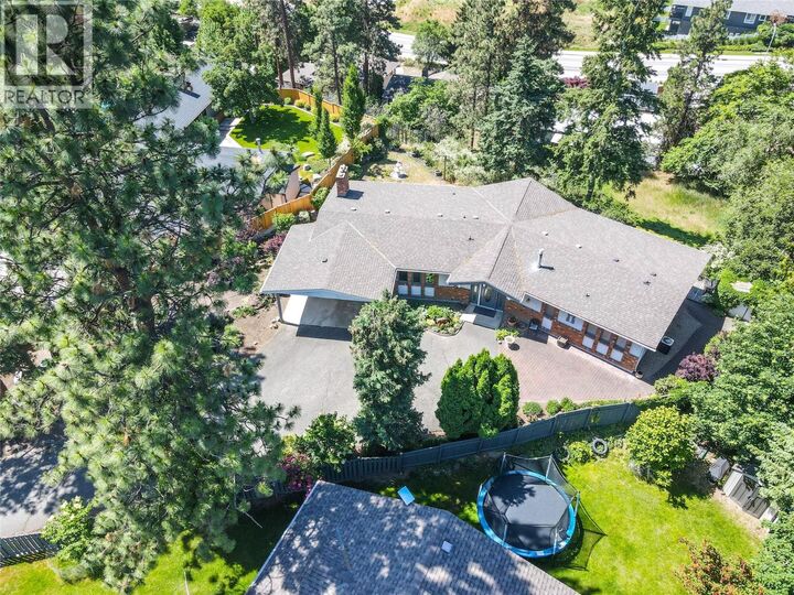 Property Photo: 20 Alameda Court BC V1V 1C7