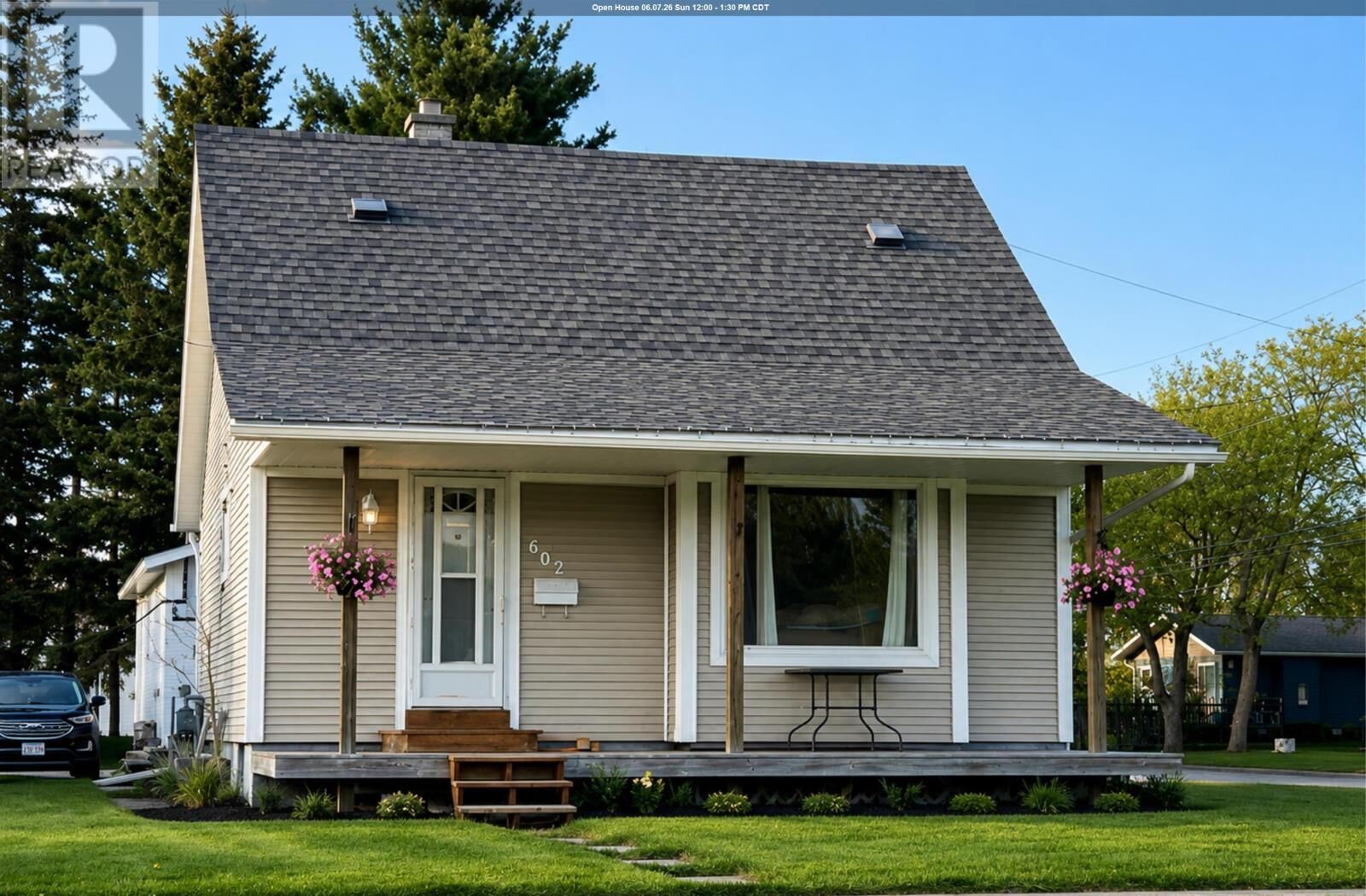 Property Photo:  602 Third St W  ON P9A 3B4 