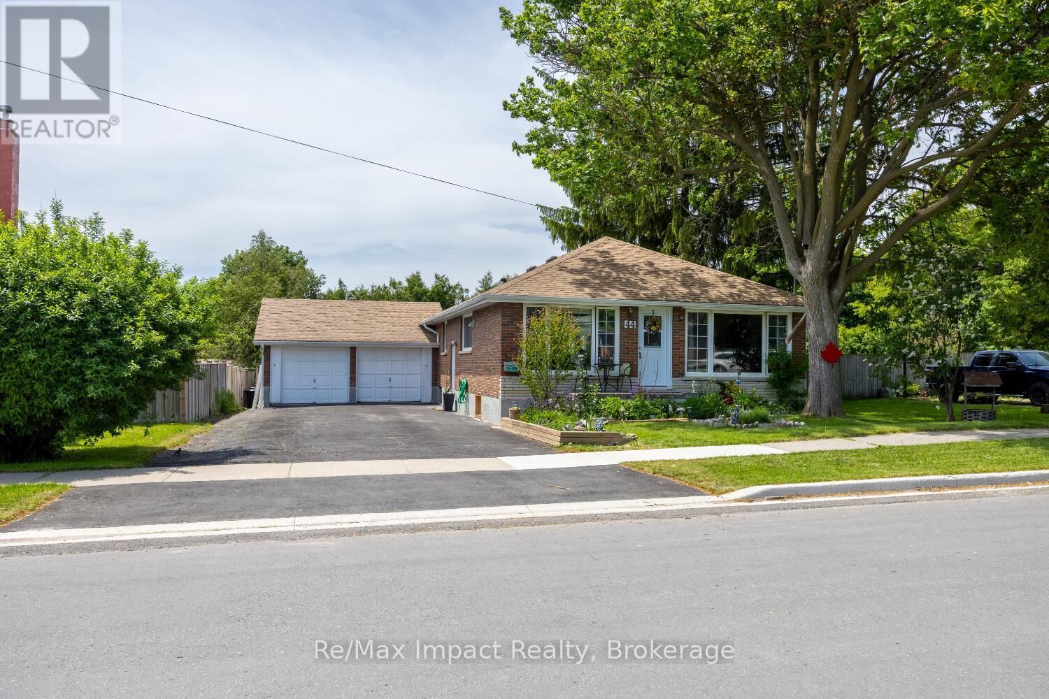Property Photo:  44 Brown Street  ON L1C 2R4 