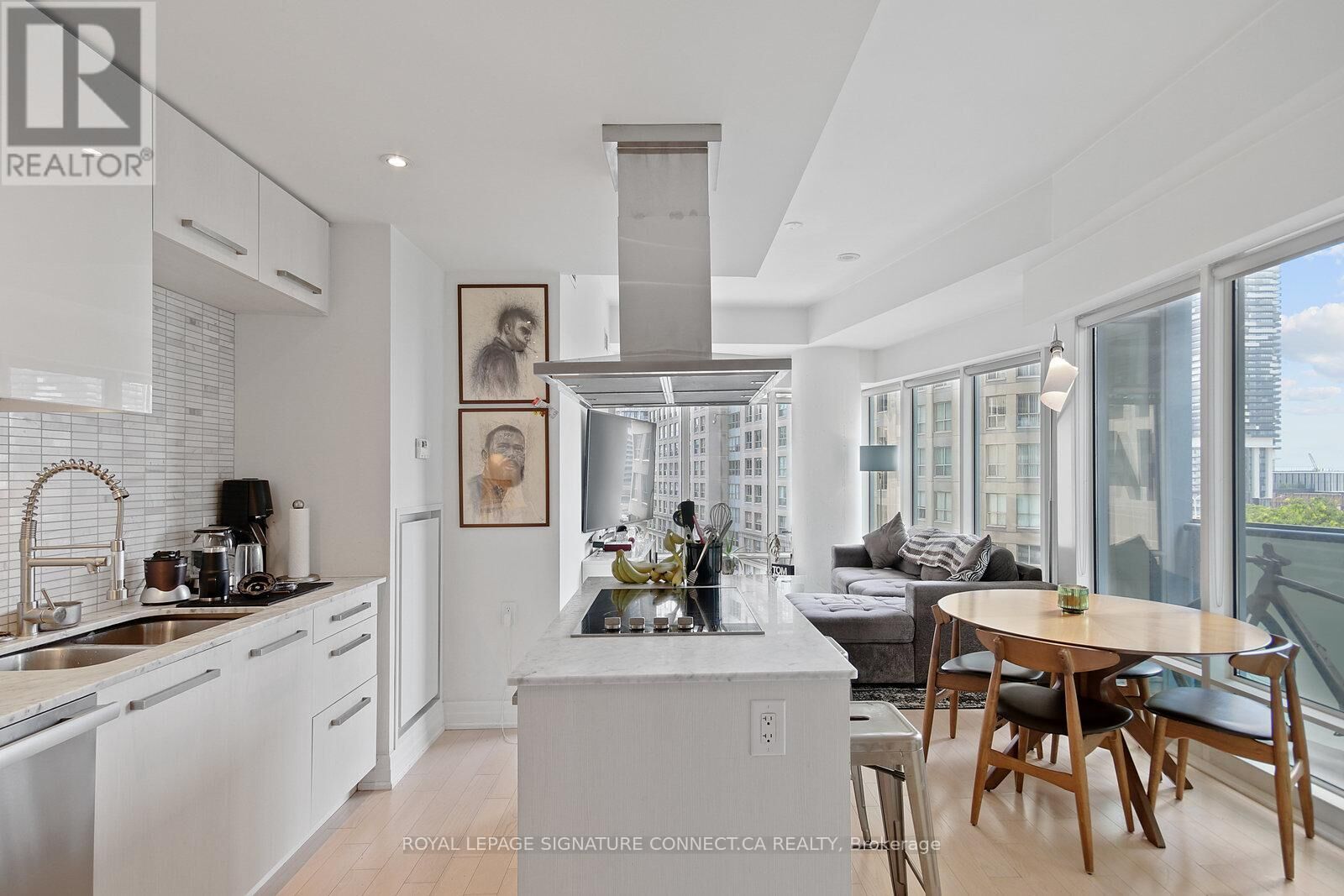 Property Photo:  8 The Esplanade 808  ON M5E 0A6 