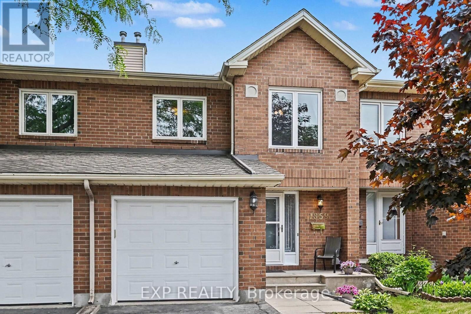 Property Photo:  1859 Summerfields Crescent  ON K1C 7B7 