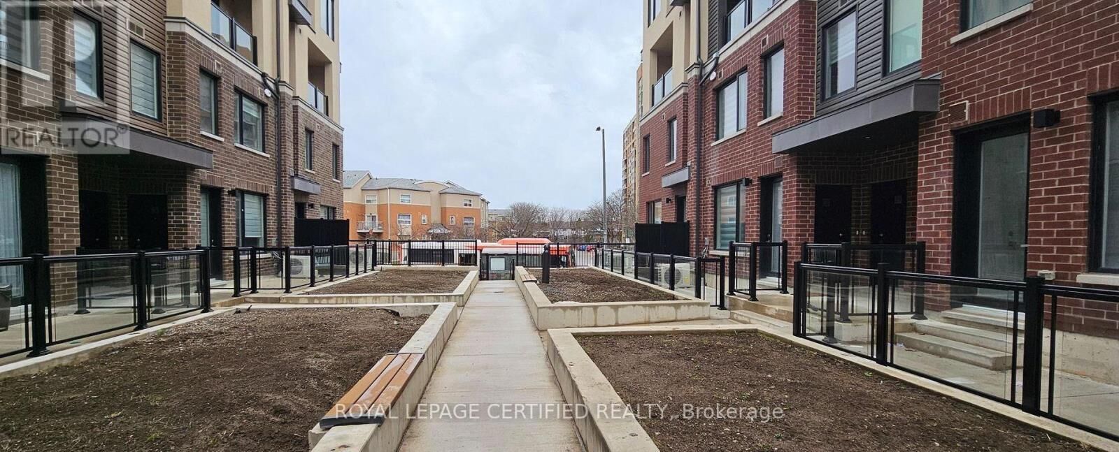 Property Photo:  3405 Ridgeway Drive 28  ON L5L 5T3 