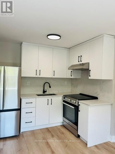 Property Photo: 2961 Lakeshore Boulevard West 3 ON M8V 1Y5