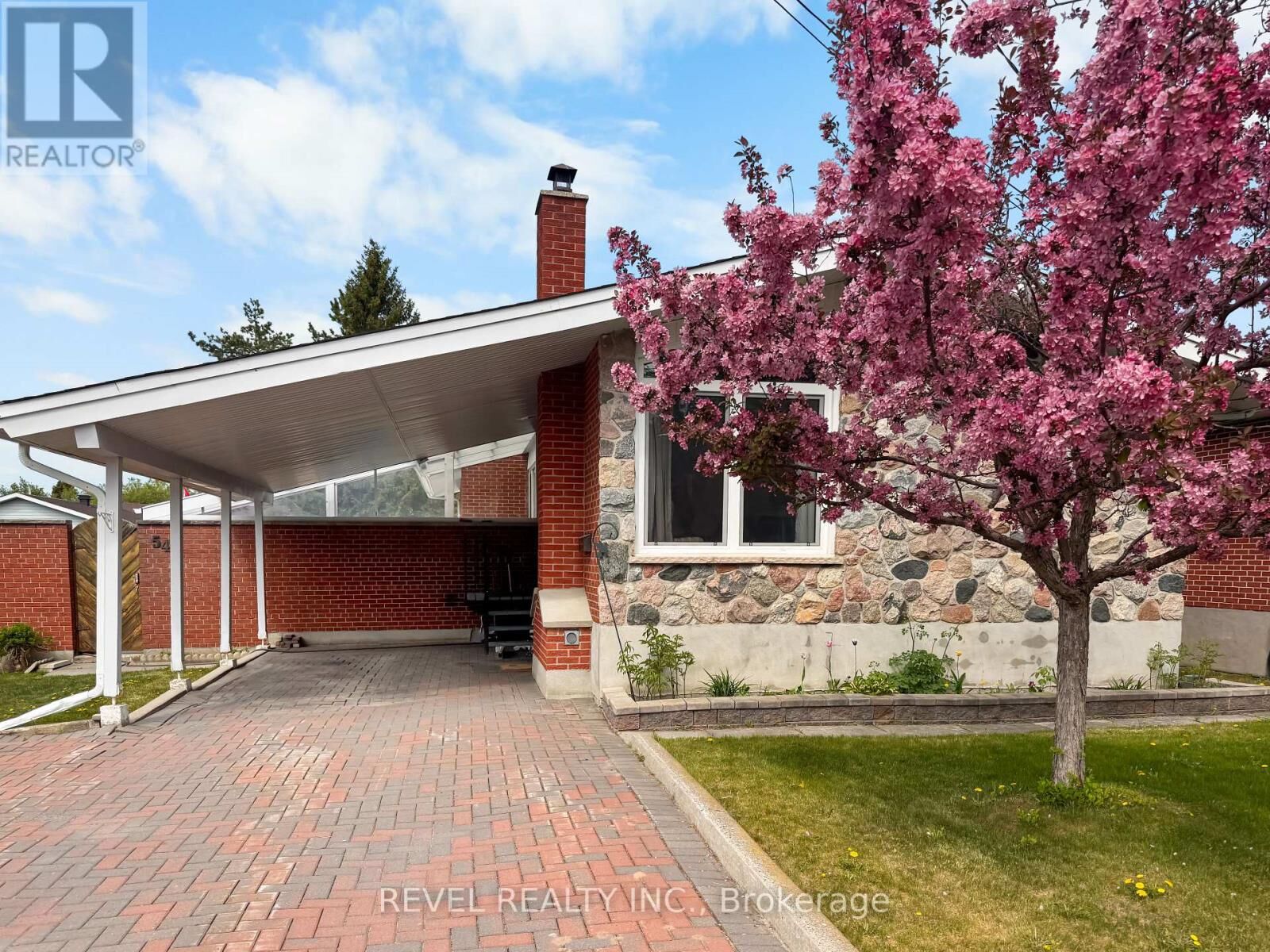 Property Photo:  541 Murray Street  ON P4N 7A8 