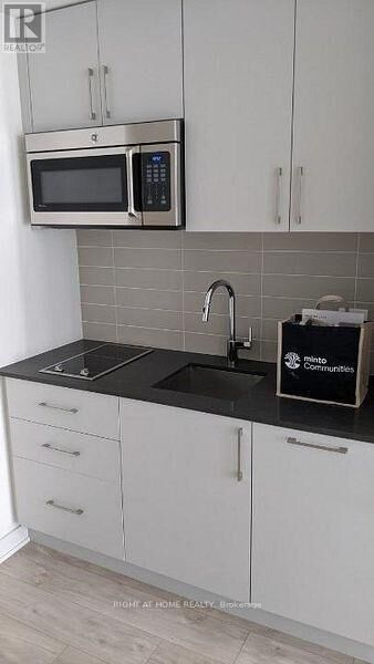 Property Photo:  576 Front Street West 1212E  ON M5V 0P8 