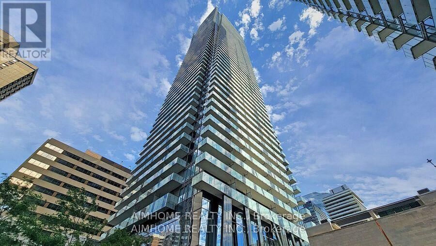 Property Photo:  65 St Mary Street 1811  ON M5S 0A6 