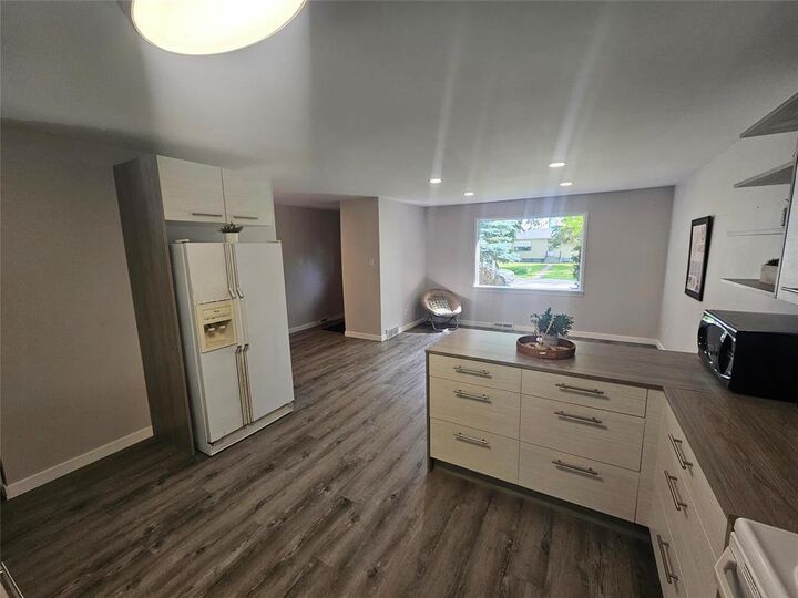 Property Photo: 12 Arundel Road MB R2J 2K9