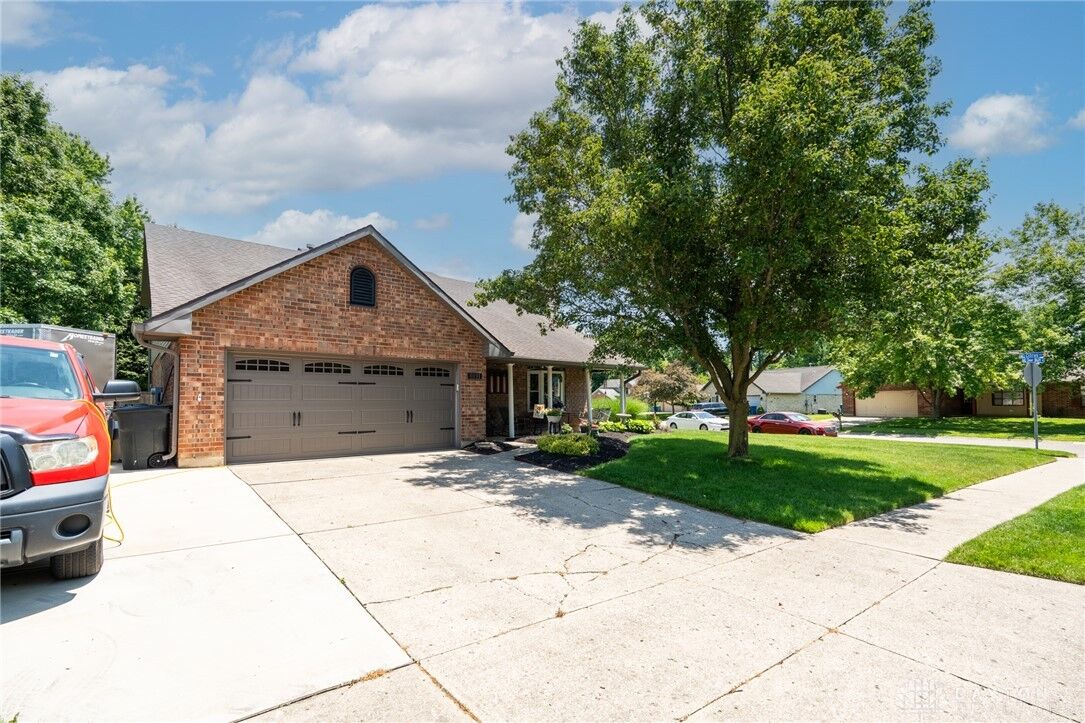 Property Photo: 6891 Deer Bluff Drive OH 45424