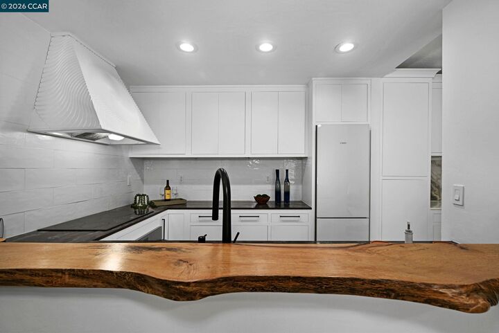 Property Photo:  200 Norris Canyon Pl C  CA 94583 