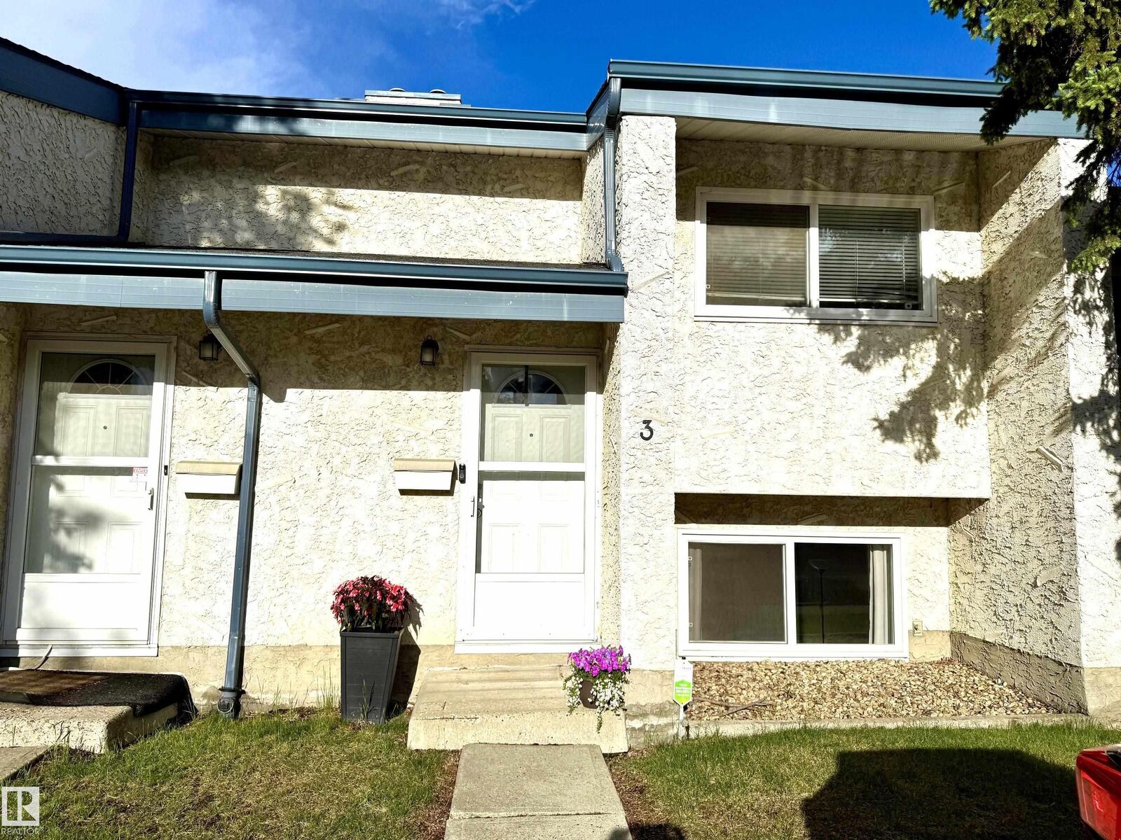 Property Photo: 3 6220 172 Street NW AB T5T 3R4