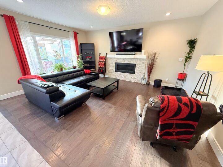 Property Photo:  23 Dillworth Crescent  AB T7X 0E6 