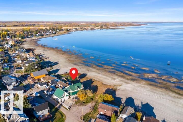 Property Photo:  5803 51 Avenue  AB T0E 0A0 